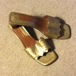 Women’s 8M Gold Nine West Dress Sandal